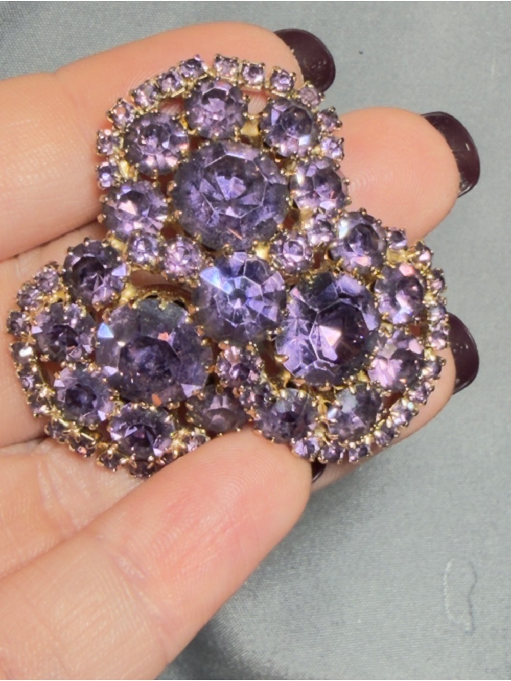 Vintage Purple Rhinestone Cluster Brooch Round Floral Gold Tone Pin - Picture 8 of 8